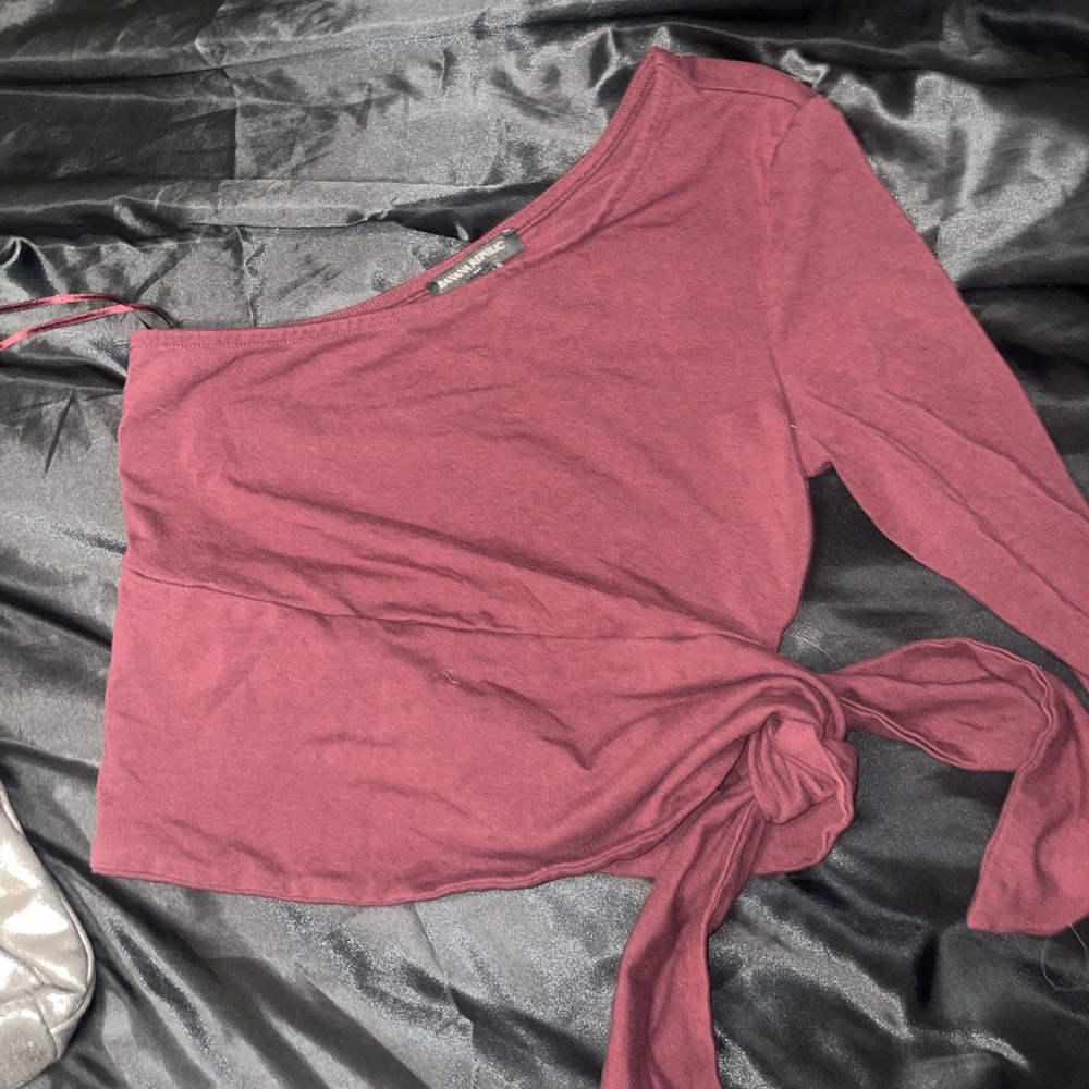 One sleeve tie shirt